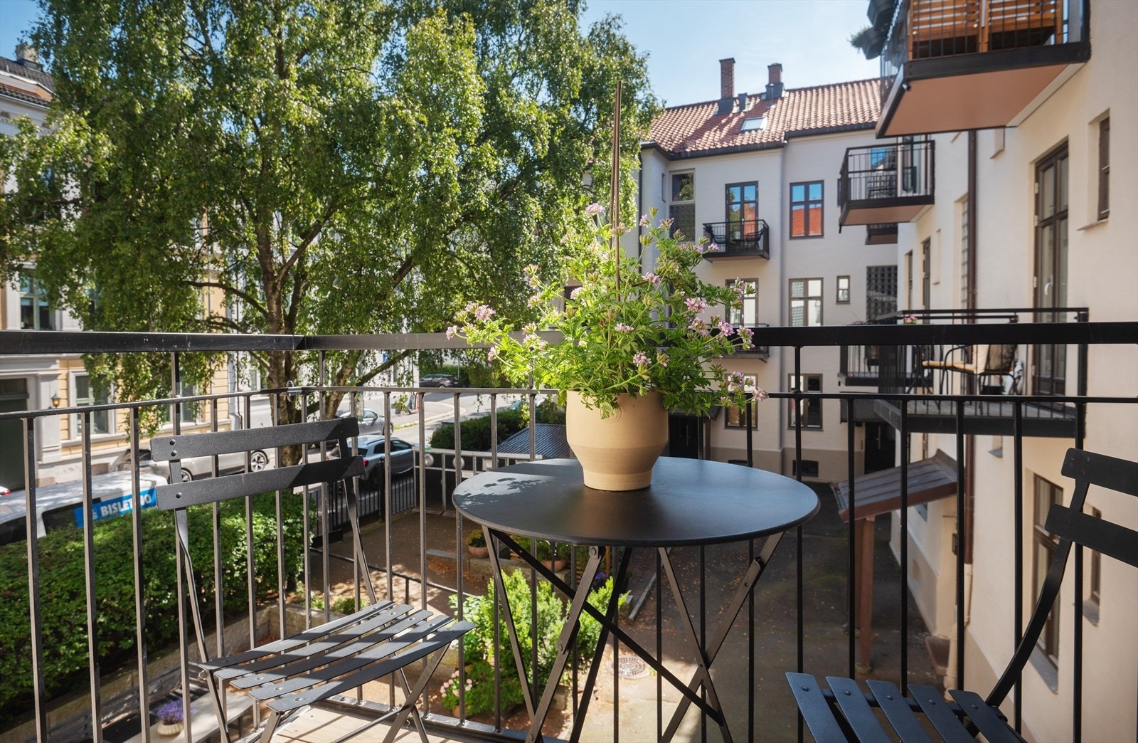 Balkong på ca. 2,6 kvm, som vender mot bakgård. Galleribilde