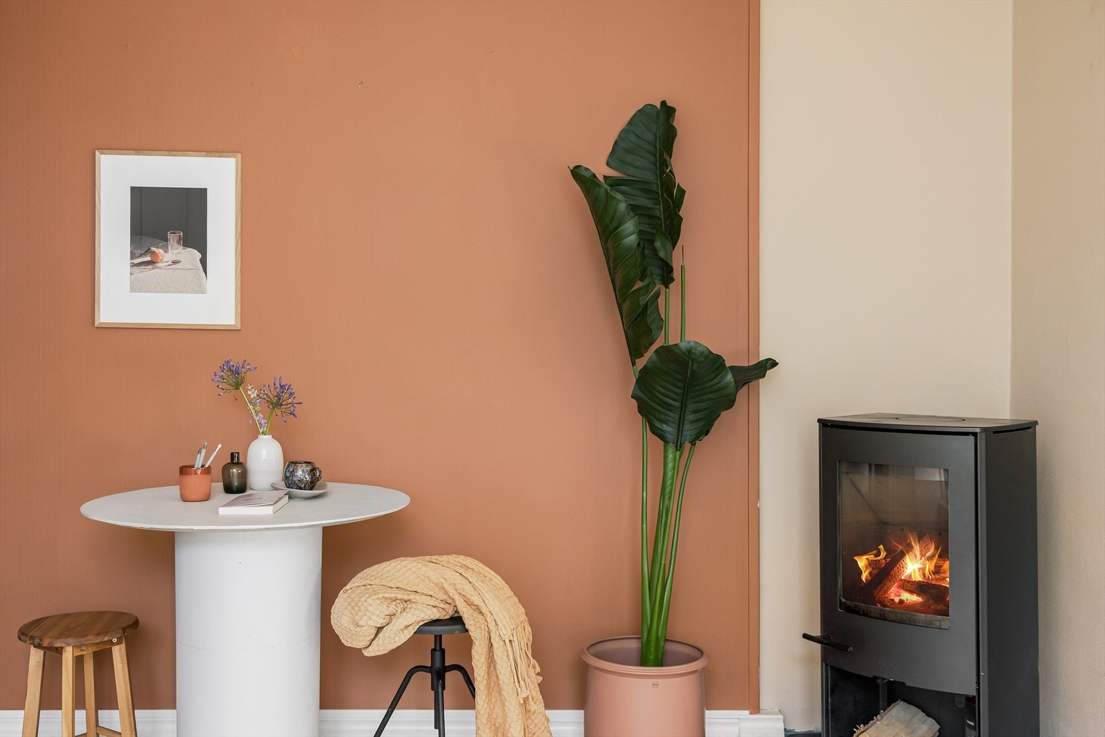 Flott vedovn på stuen Galleribilde