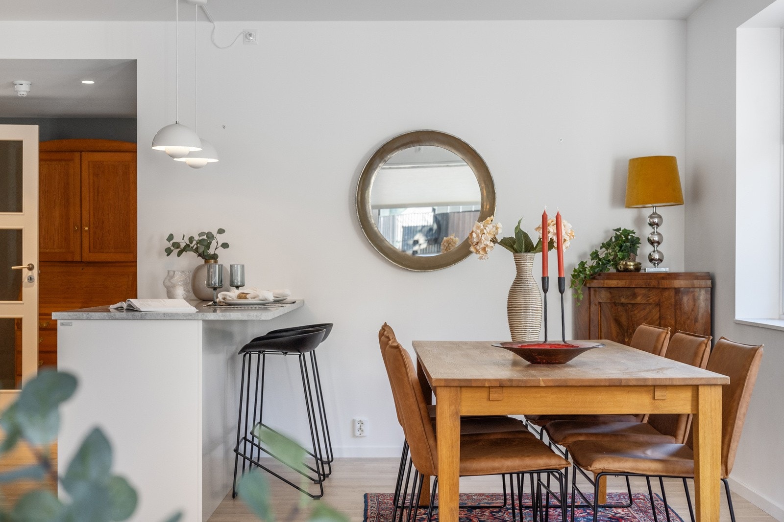 God plass til stort spisebord Galleribilde