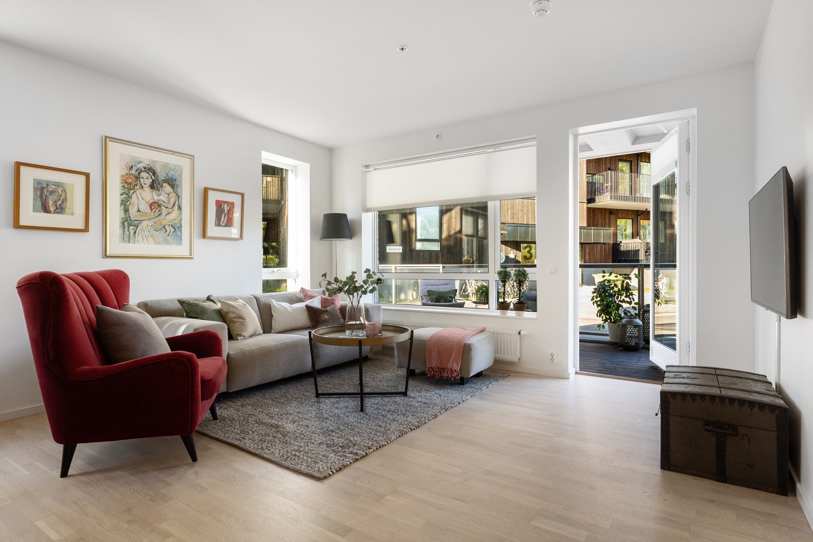 Fra stuen er det utgang til terrasse Galleribilde