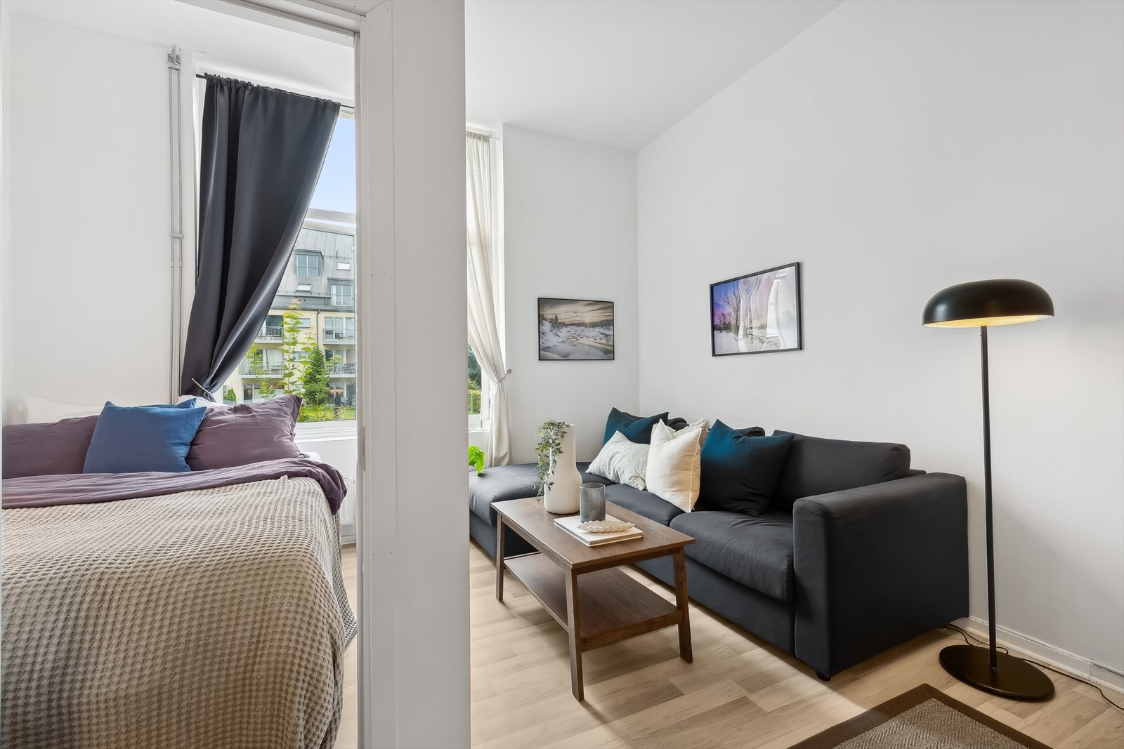 Det kan også gjøres plass til en større stue/spisestue om om ønskelig, om veggen som er satt opp fjernes. Galleribilde