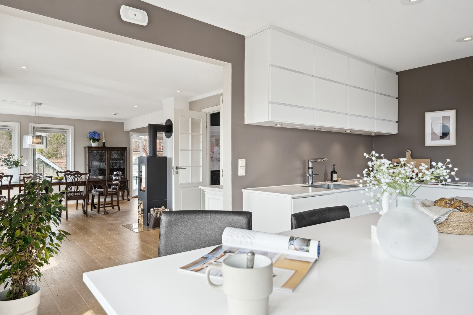 En tiltalende og smakfullt innredet bolig med god standard Galleribilde