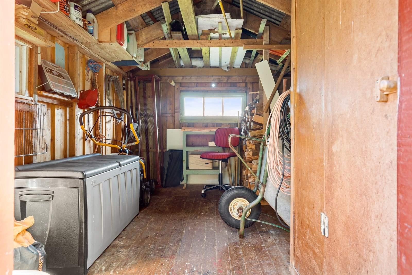 Uthus med god lagringsplass Galleribilde