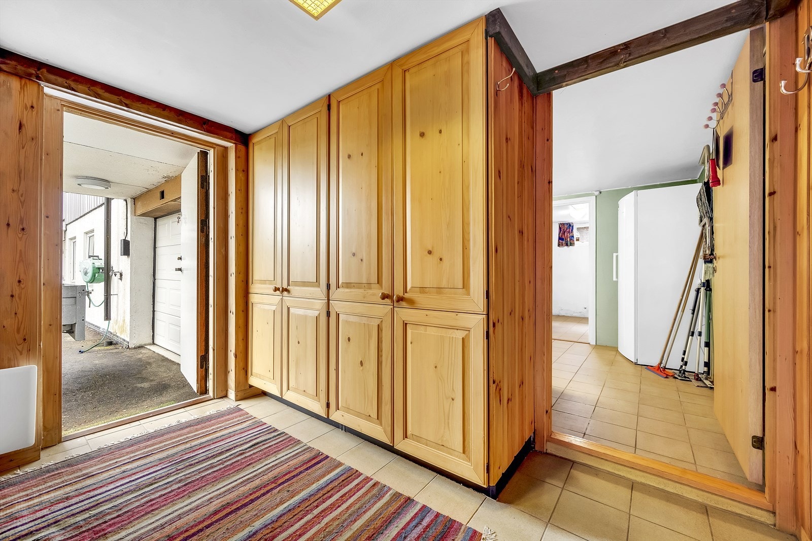 Underetasjen har egen inngang. Galleribilde