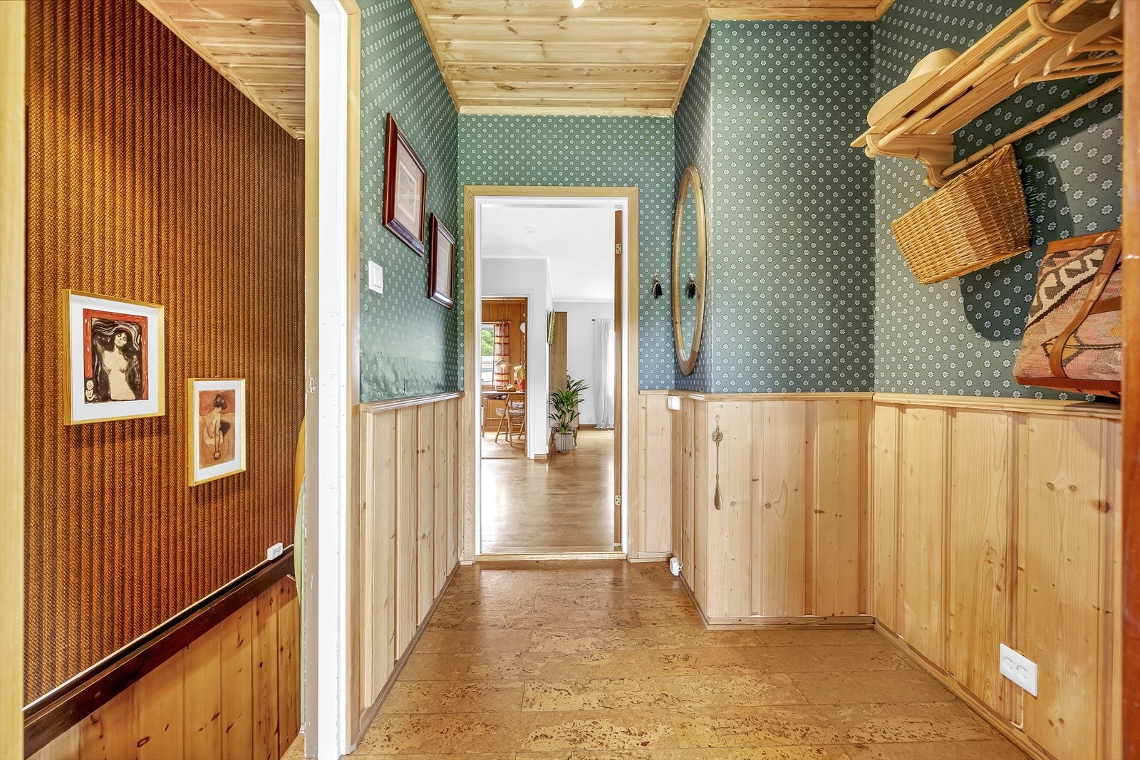 Fra entreen tar du deg ned til underetasjen. Galleribilde