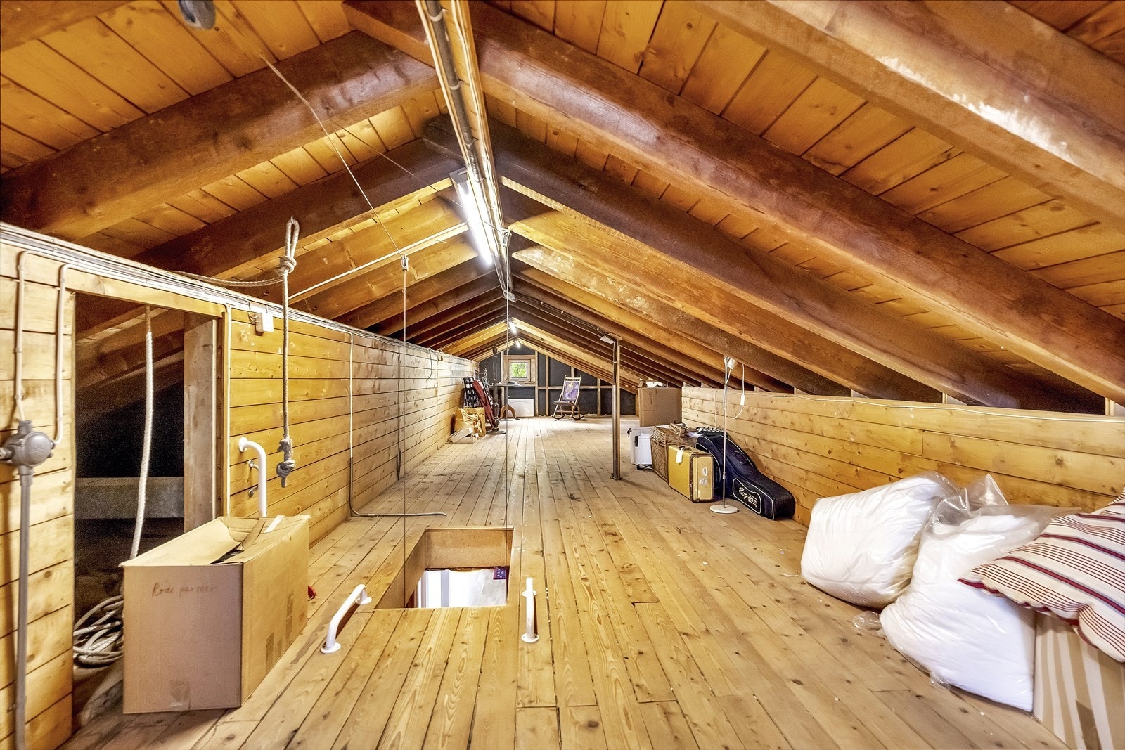Stort loft med god mulighet for lagring. Galleribilde