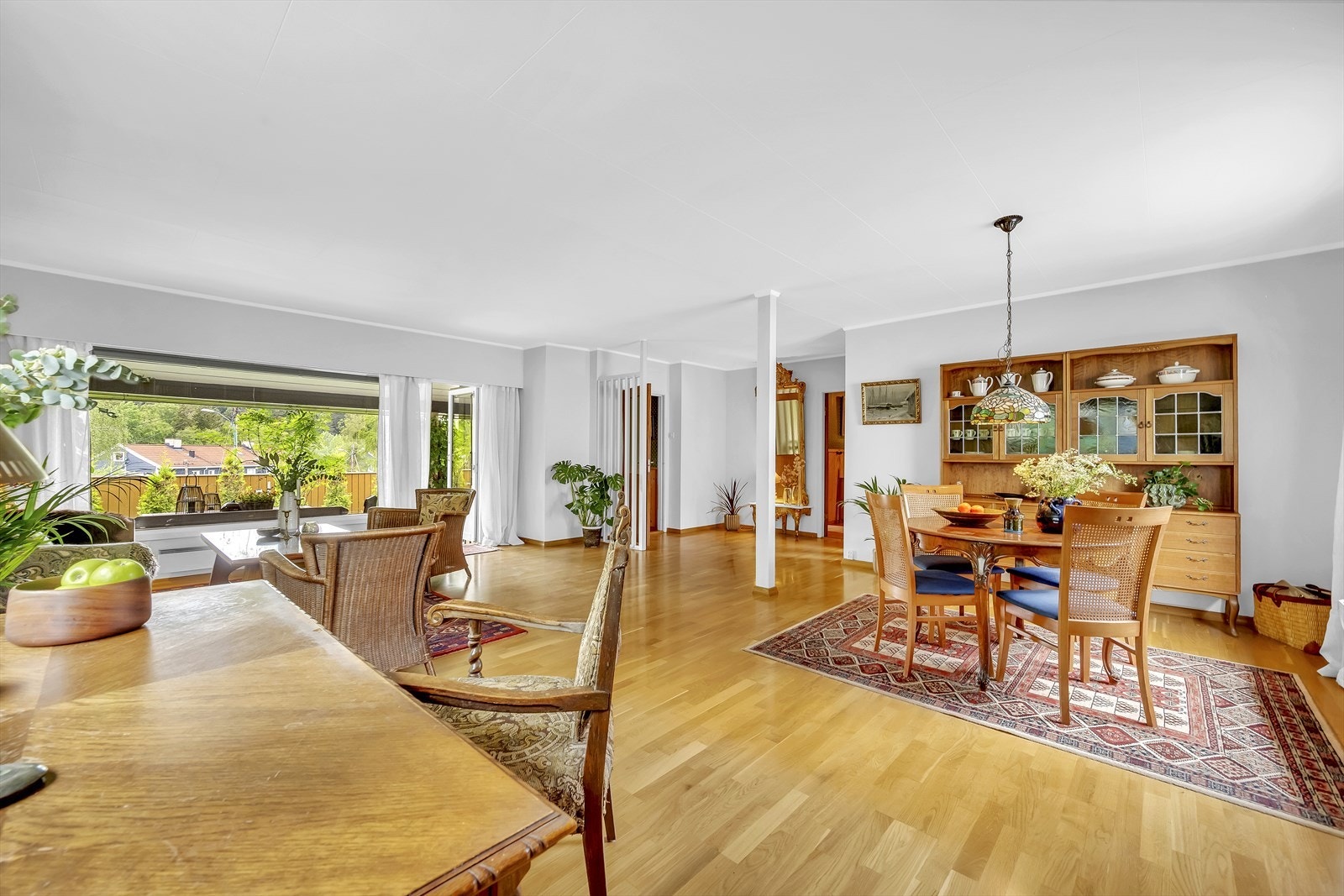 Fin og åpen stue som gjør det lett å innrede. Galleribilde