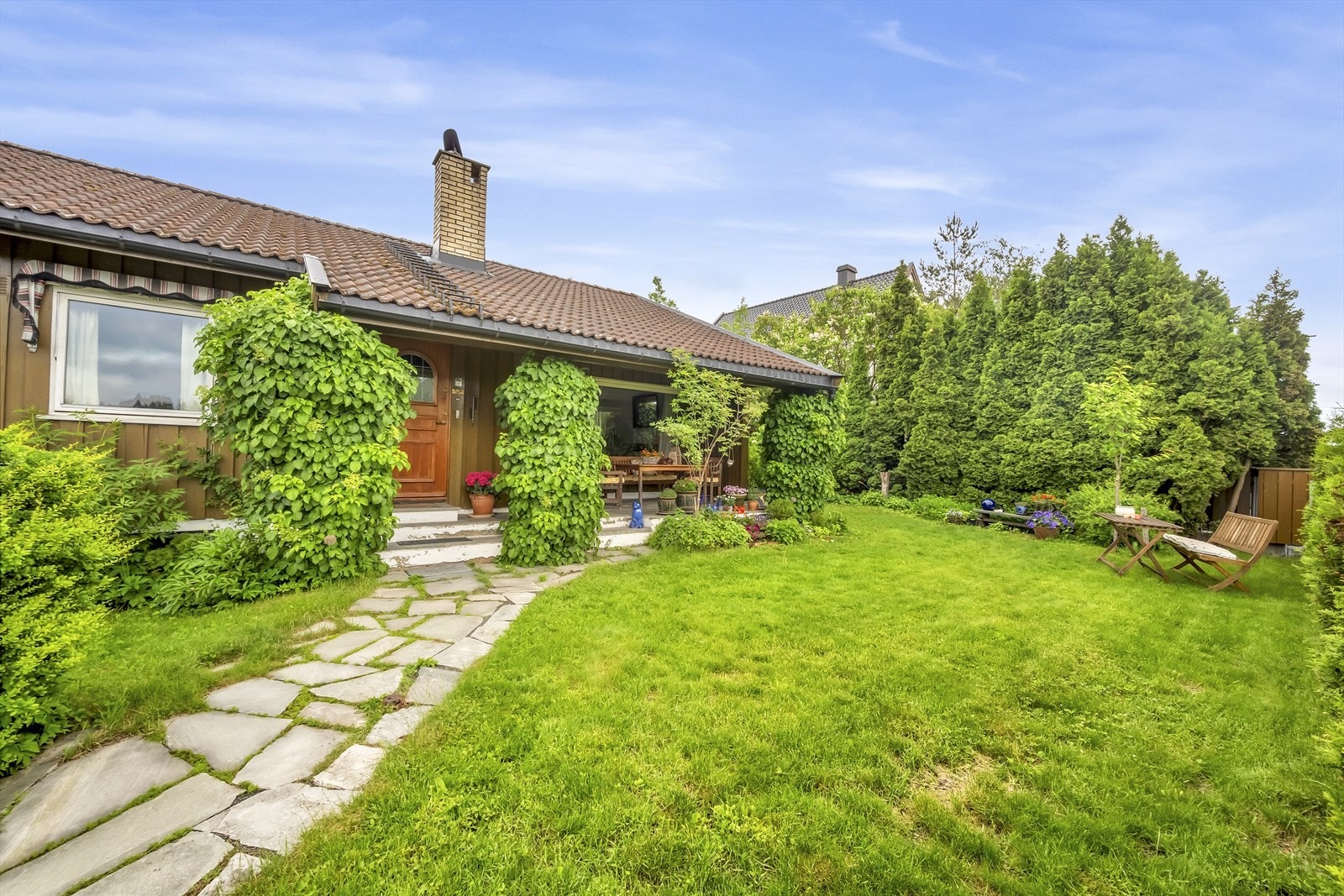 En stor enebolig i et attraktivt boområde. Galleribilde