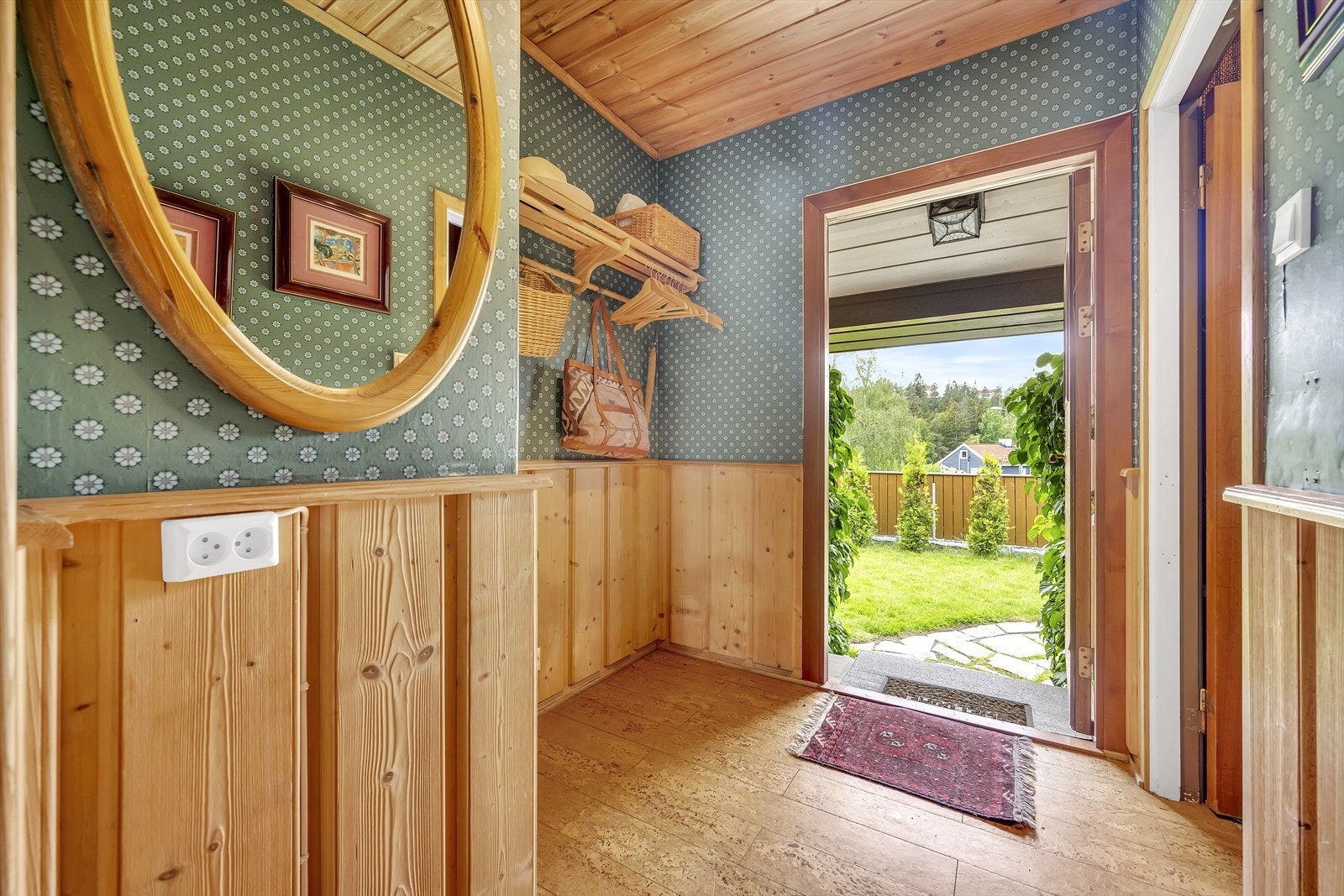 Her ønskes du velkommen inn i en hyggelig entre. Galleribilde