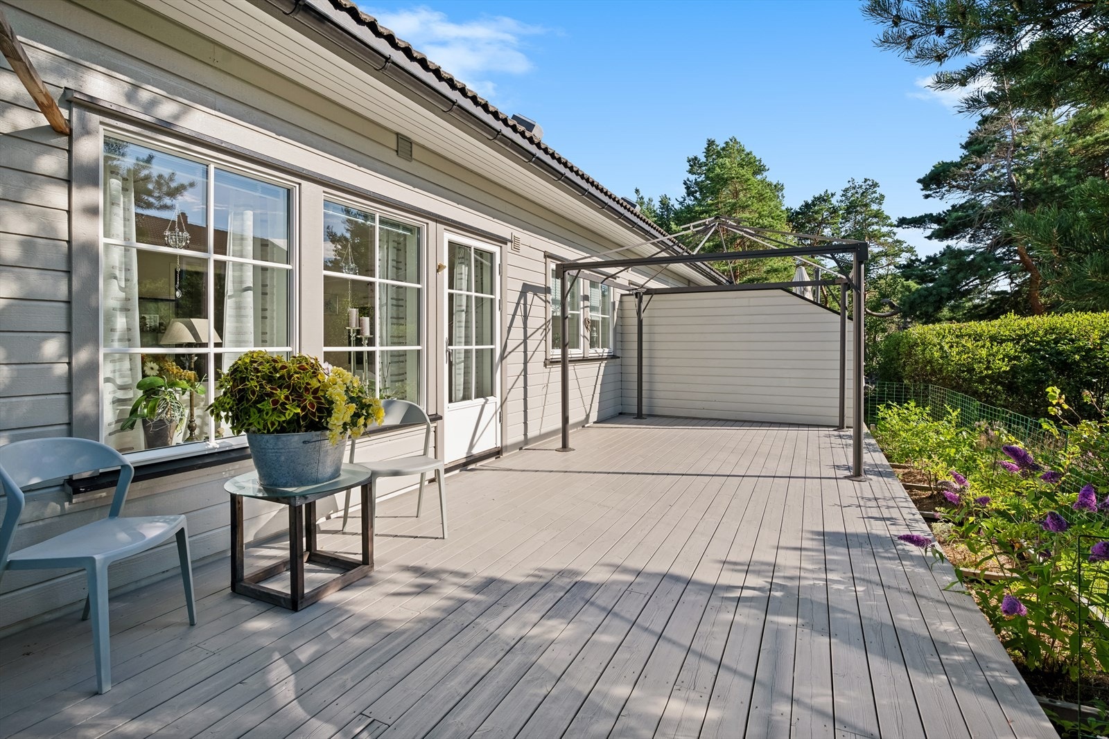 Solrik vestvendt terrasse på 29 kvm Galleribilde