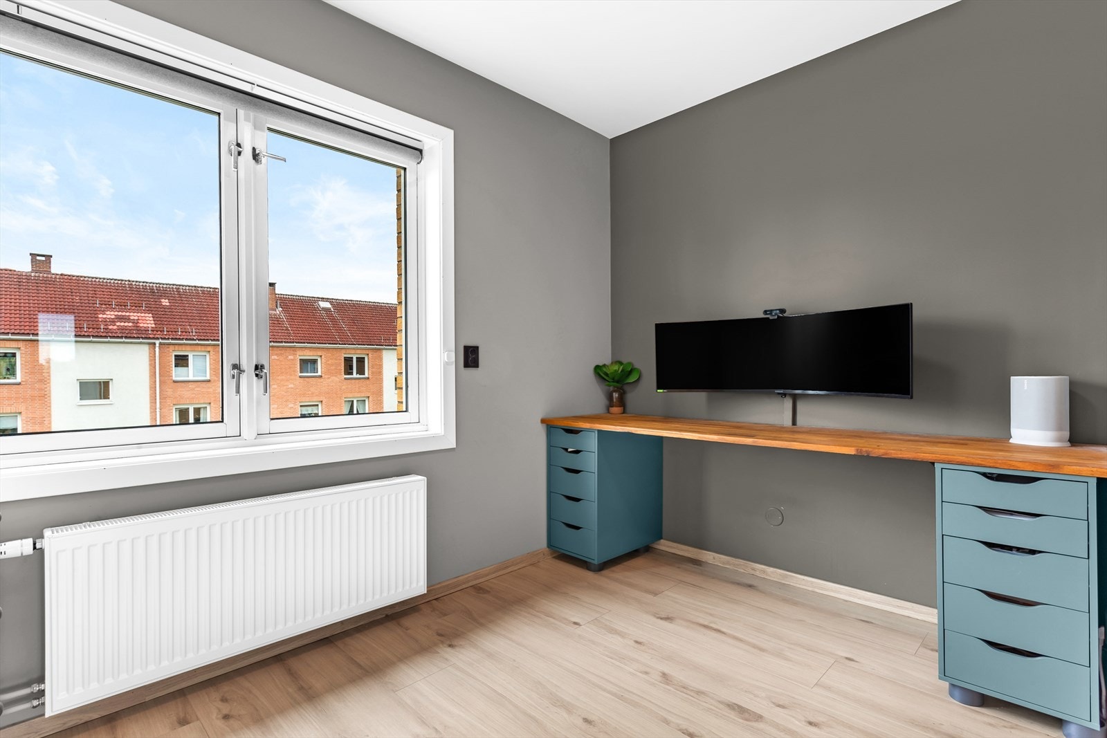 Det andre soverommet er også av god størrelse med plass til en større seng og annet ønskelig møblement. Galleribilde