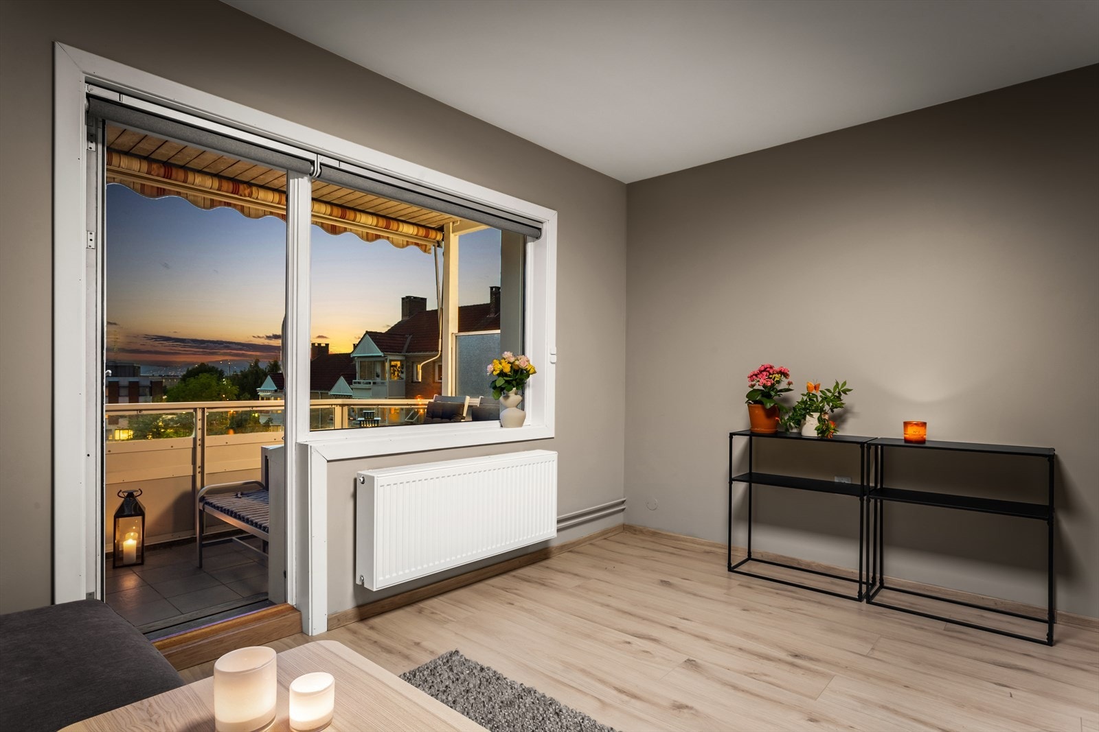 Leiligheten har moderne kvaliteter som lyse glatte vegger og pent laminatgulv. Galleribilde