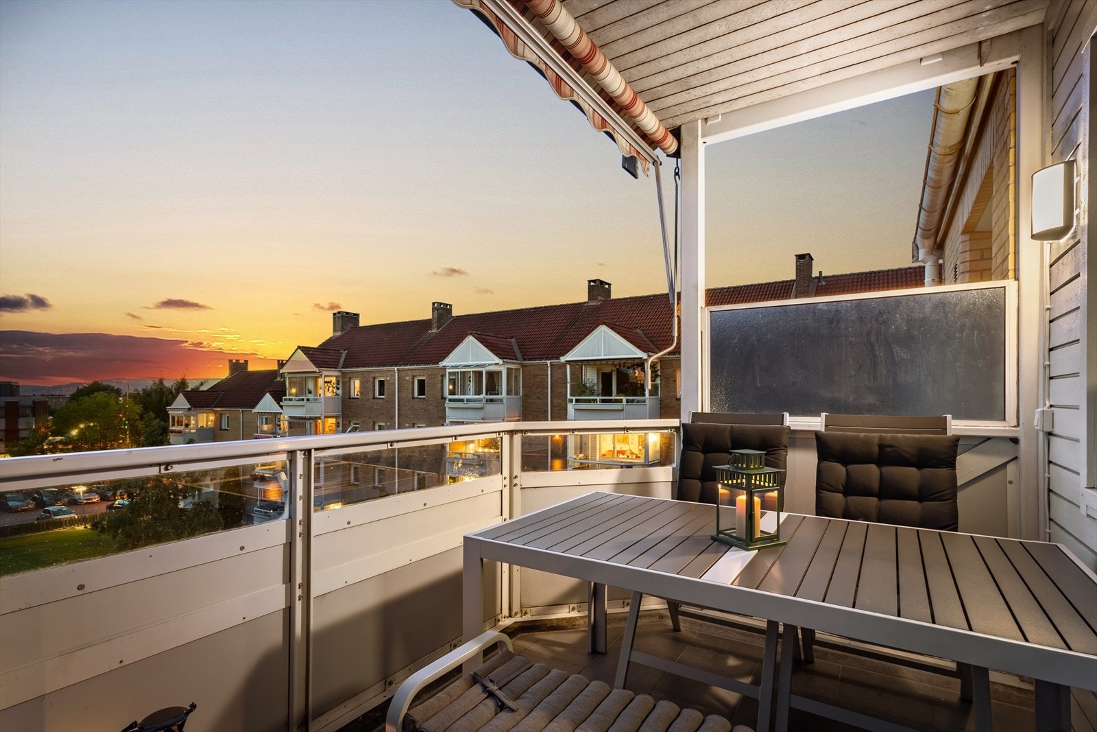 Her er det god plass til hyggelig lounge-/sittegruppe. Galleribilde