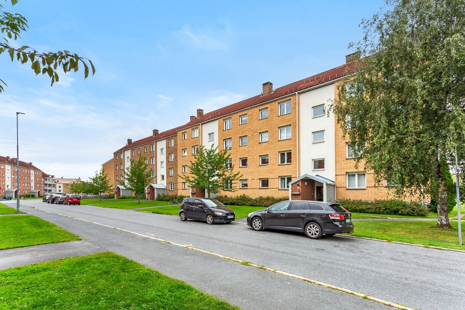 Borettslagets styre leier selv ut parkeringsplasser og inngår kontrakter om dette. For øvrig gateparkering etter stedets gjeldende betingelser. Galleribilde