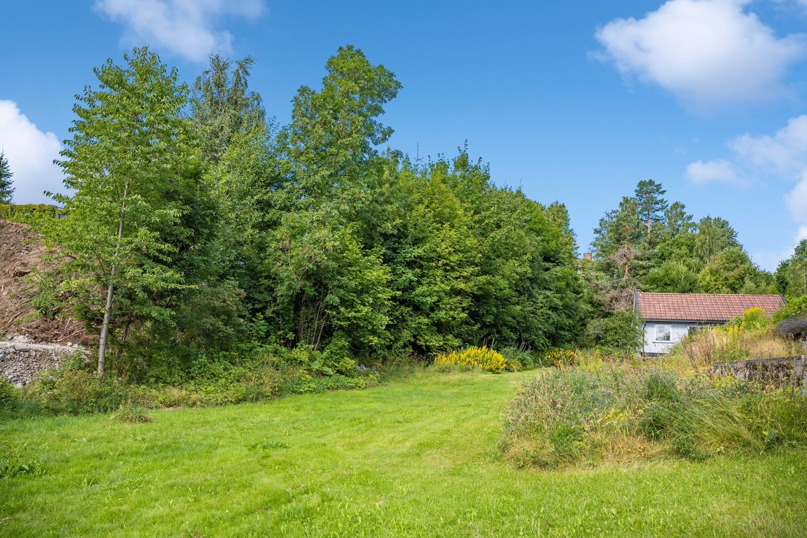Det er vann og avløp tilgjengelig på tomtene. Galleribilde