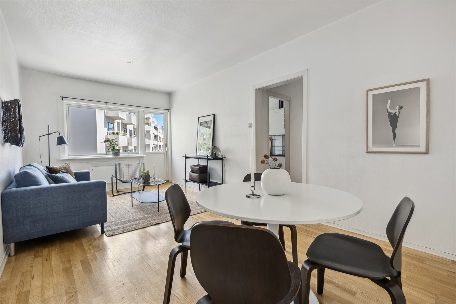 Velkommen til en lys og arealeffektiv 2-roms i 4. etasje på Gimle/Frogner! Galleribilde