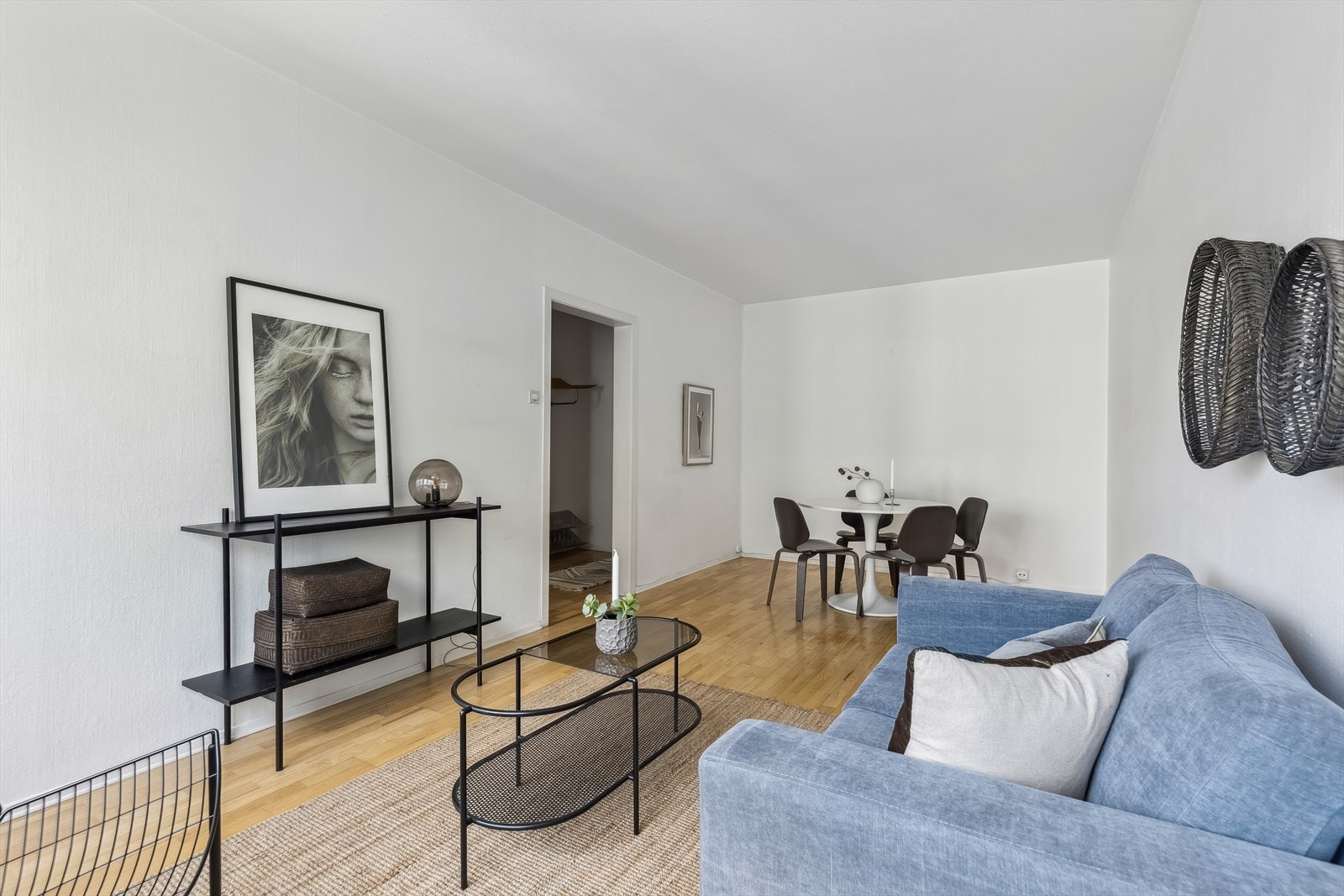 I leiligheten har du takhøyde opp mot 2,66 meter og nyere vinduer fra 2011. Galleribilde