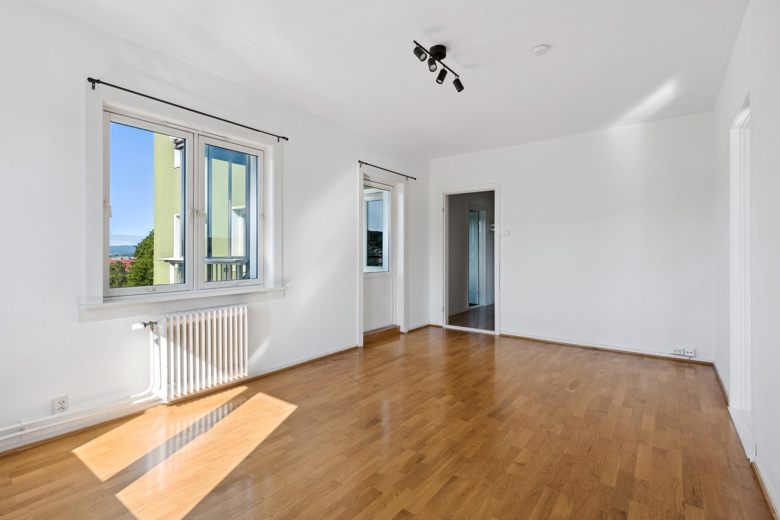 Vinduer og balkongdører byttet i 2001 i regi av brl. Galleribilde