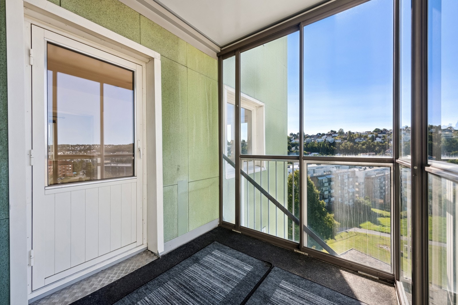 Nye innglassede balkonger i 2003 i regi av brl. Galleribilde