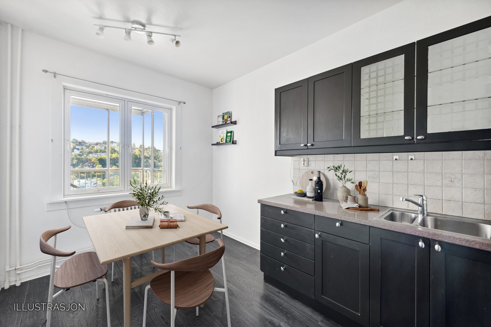 Illustrasjonsbilde: Det er god plass på kjøkkenet til romslig spisebord for de daglige måltider. Galleribilde