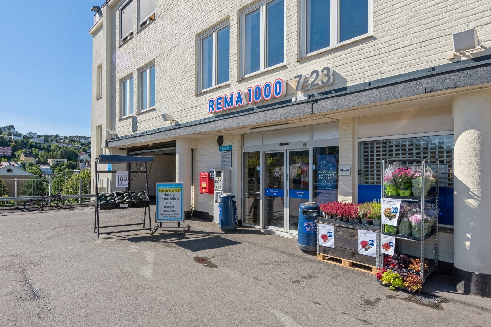 Nærbutikk for den daglige handelen, men du har flere alternativer rett i nærheten. Galleribilde