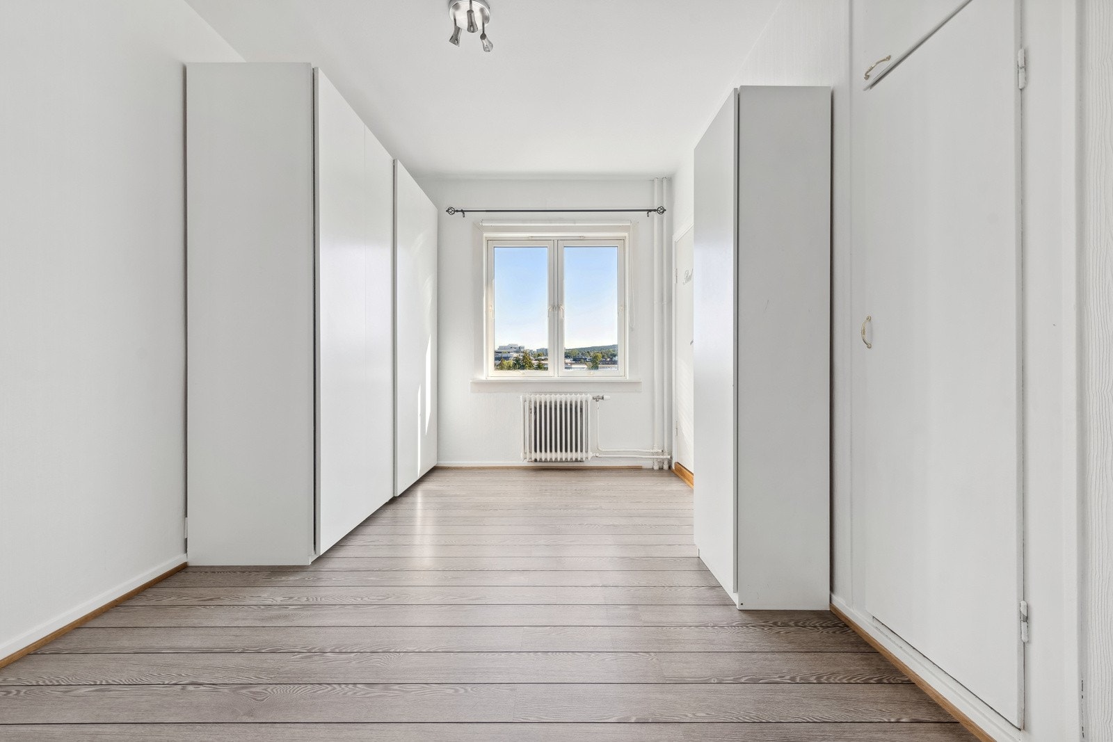 Hovedsoverommet er av god størrelse. Godt med garderobeskap. Galleribilde