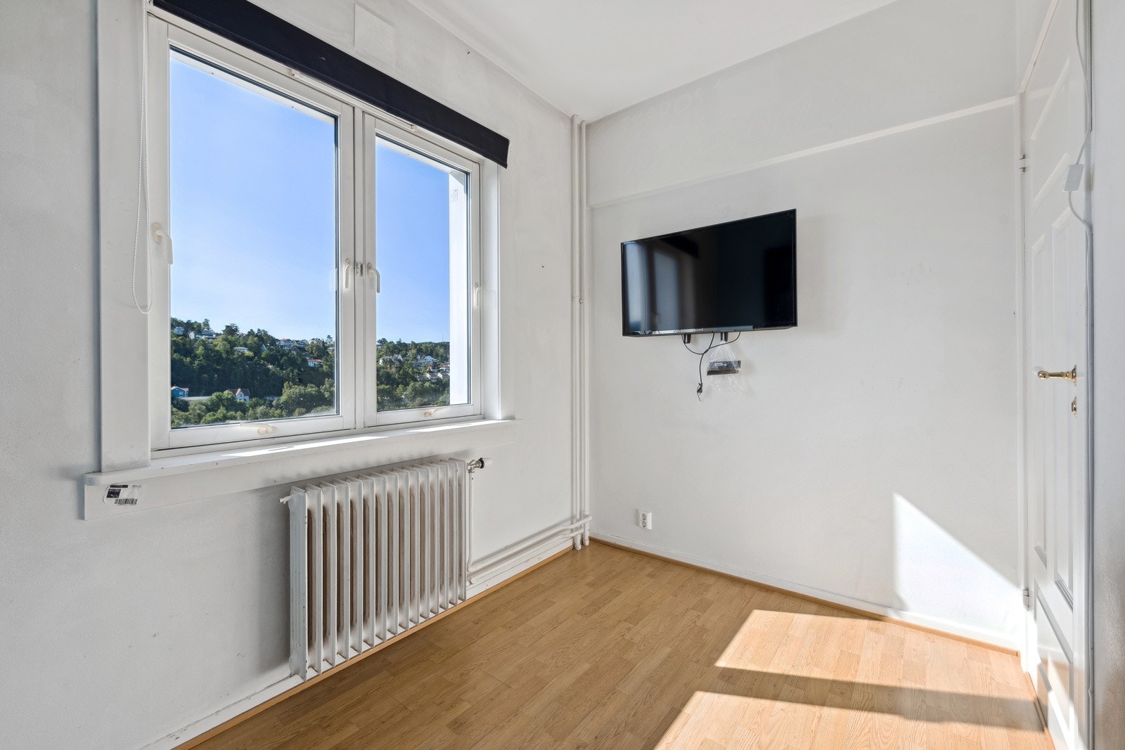 Fastmontert tv i soverom 3 vil følge leiligheten. Galleribilde