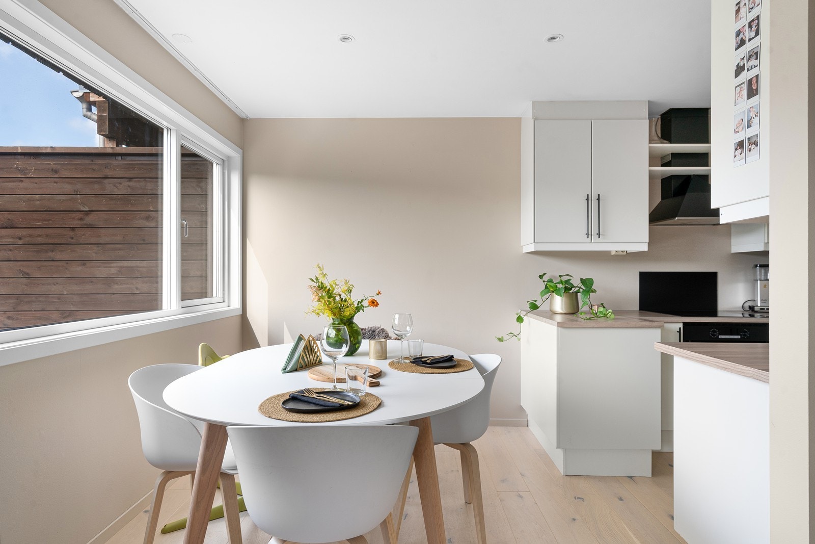 Lys og trivelig spiseplass Galleribilde