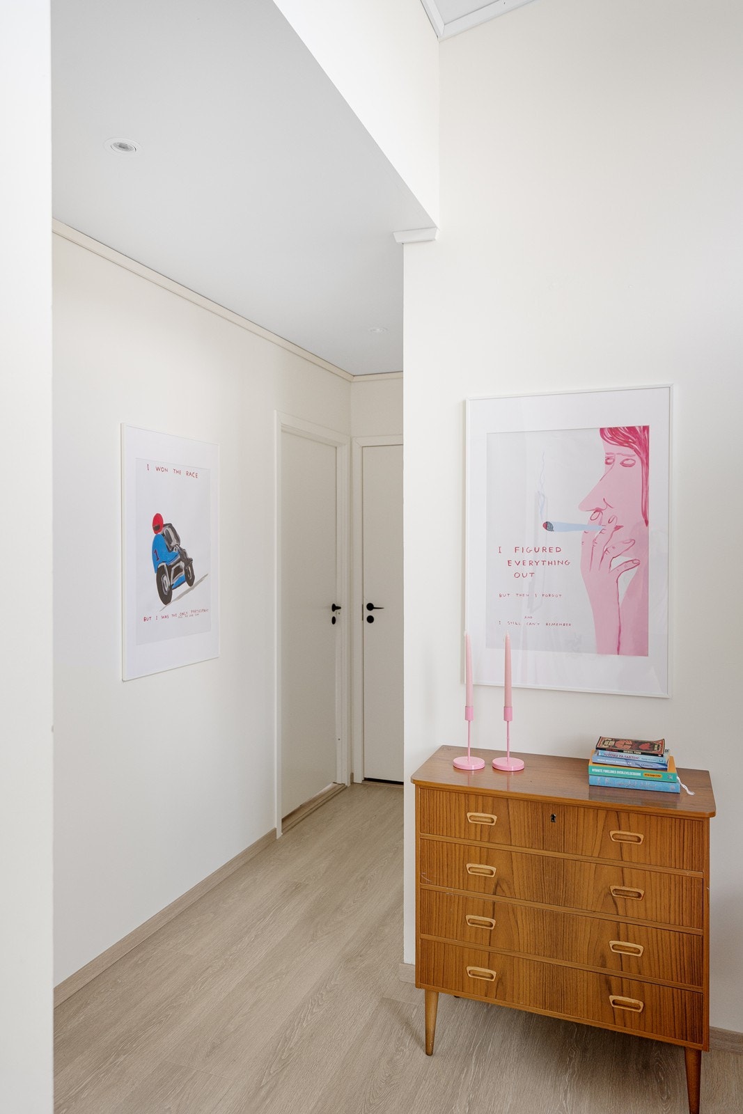 Åpen hall i 2. etg som tar deg videre til soveromsdelen av boligen Galleribilde