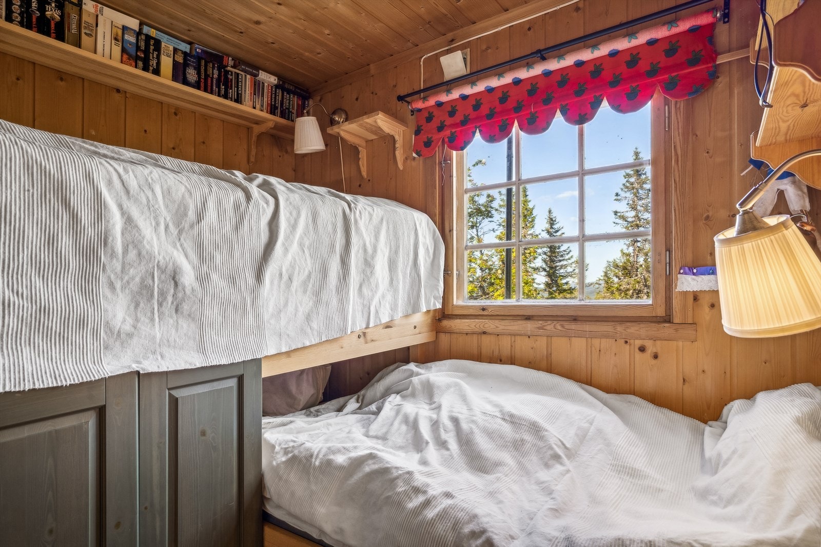 Denne spennende løsningen gir plass til flere i hytta Galleribilde