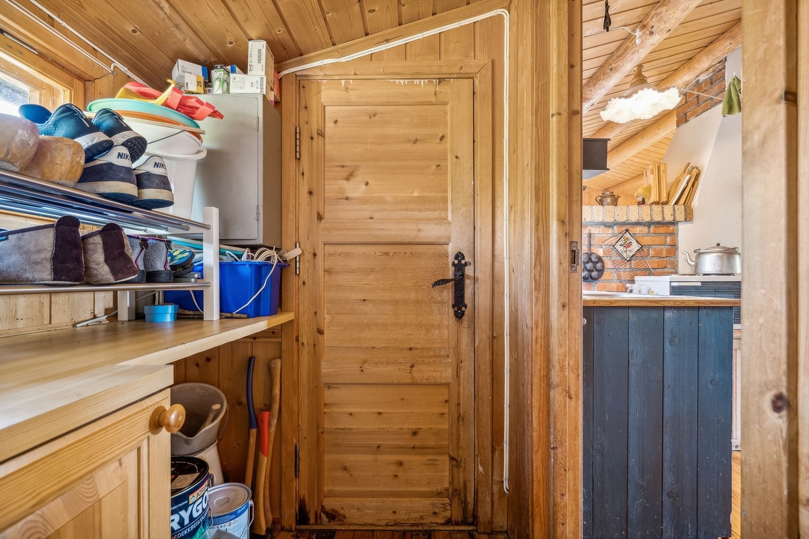 Entre fra oversiden av hytta Galleribilde
