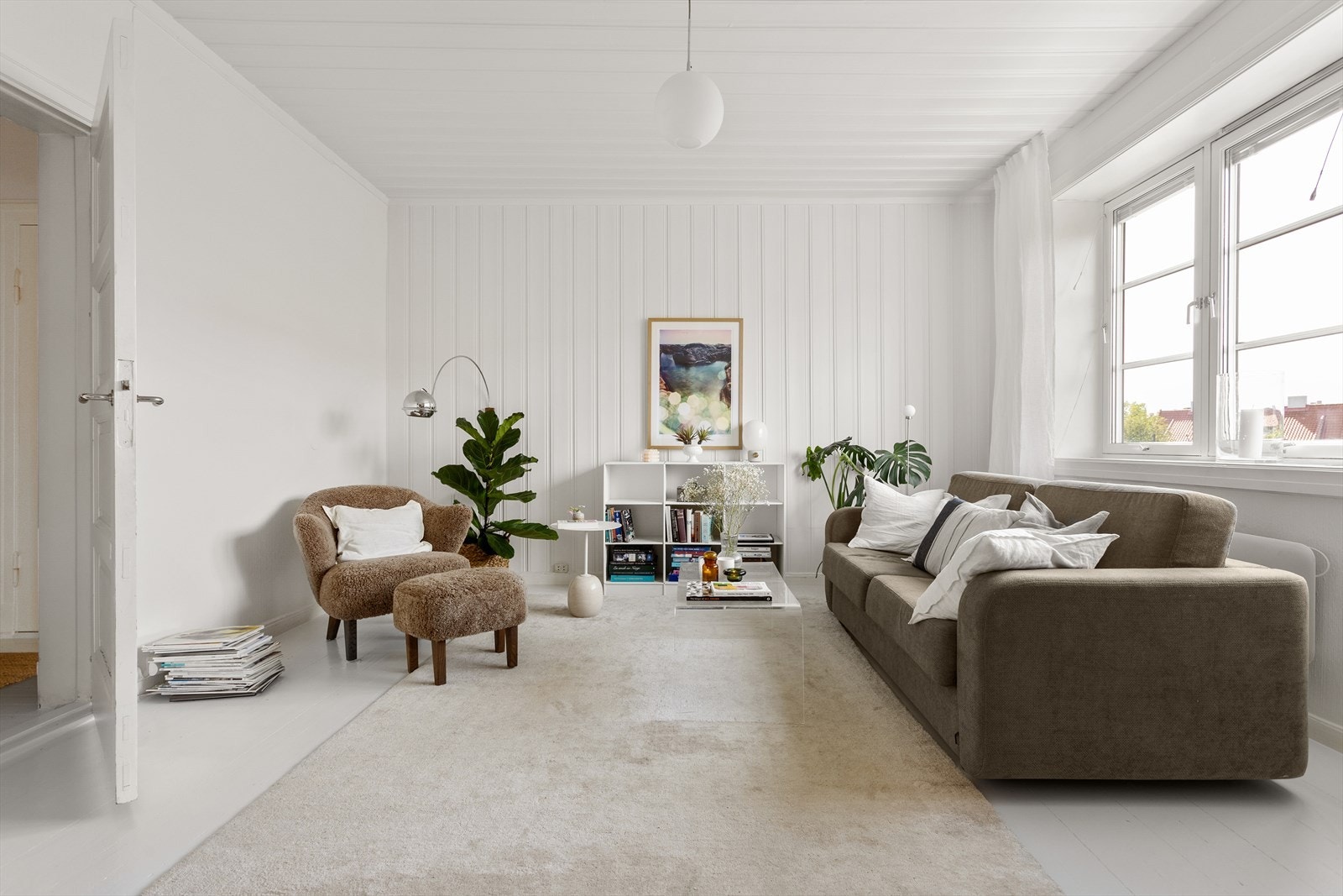 Leiligheten ligger fint til i byggets 2. etasje med utbygget loftsetasje. Galleribilde