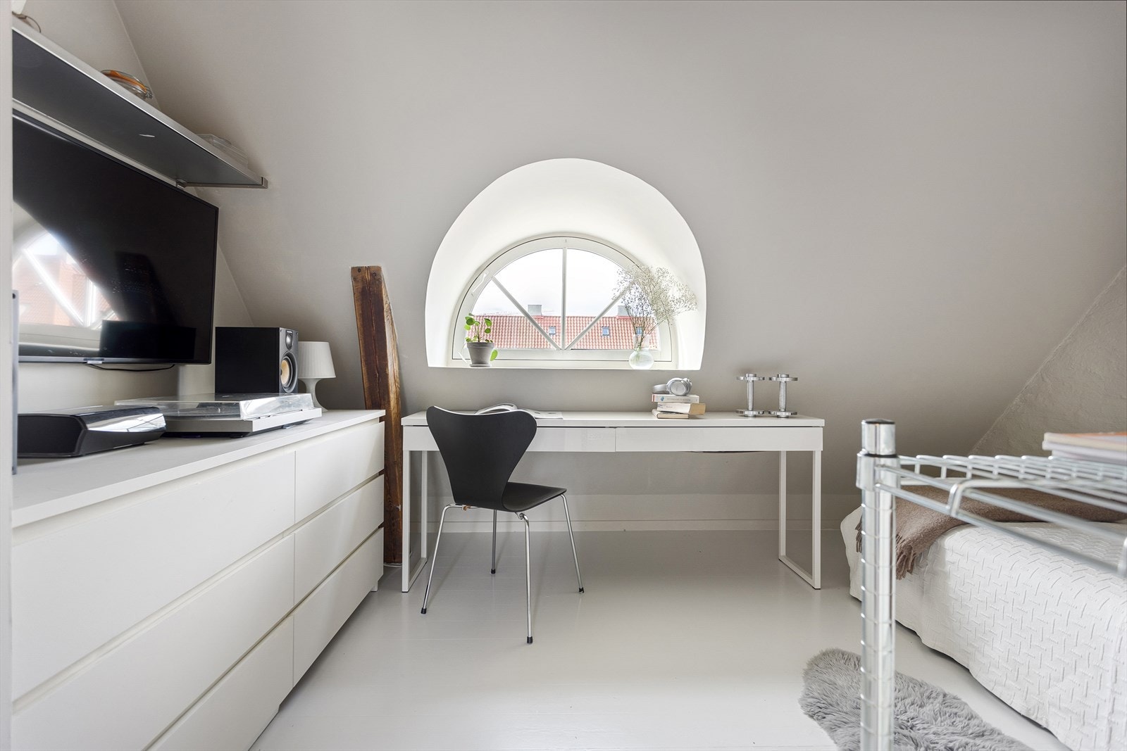 Rommene fungerer ypperlig som barnerom, gjesterom, kontor eller det man måtte ha behov for. Galleribilde