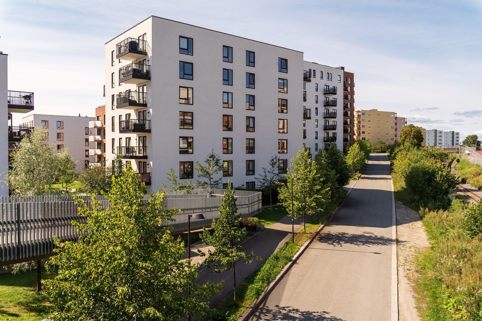 Krydderhagen er et av Lørens mest populære boligområder med stilfull arkitektur, god plass mellom boligblokkene og flotte grøntområder. Galleribilde