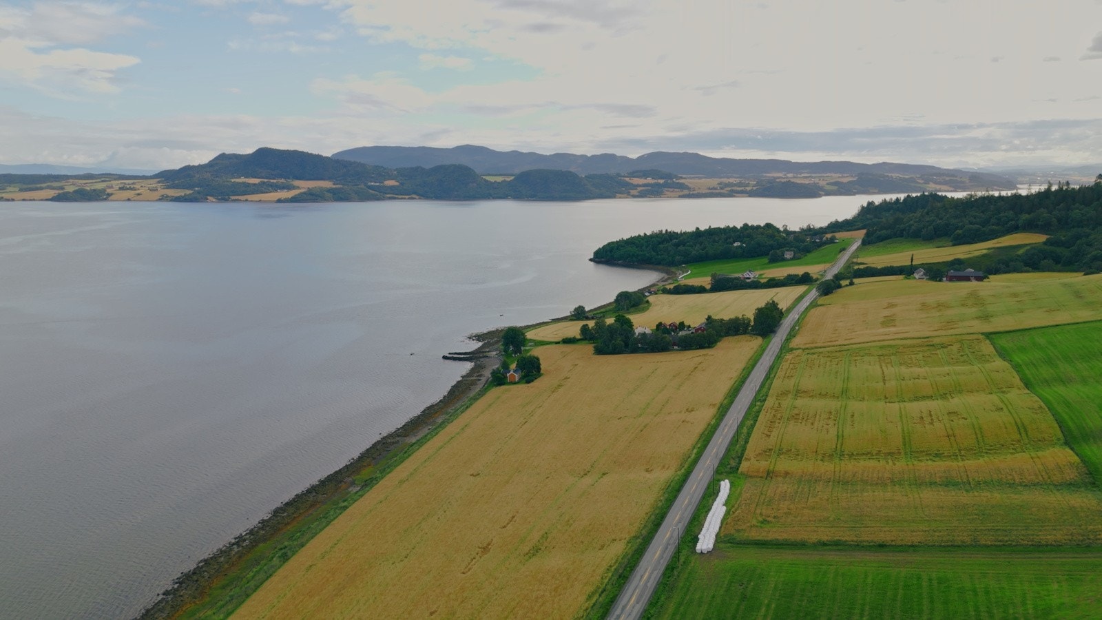 EIE eiendomsmegling ved Yasin Unal har gleden av å presentere Viggjavegen 137/9. Dronefoto og dronevideo av eiendommen. Galleribilde