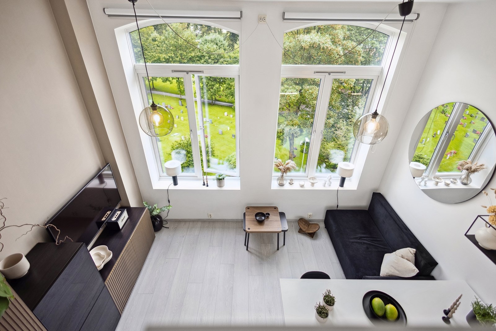 Velkommen til Alnagata 11 - Lys og særegen leilighet med takhøyde på hele 3,30 meter. Galleribilde