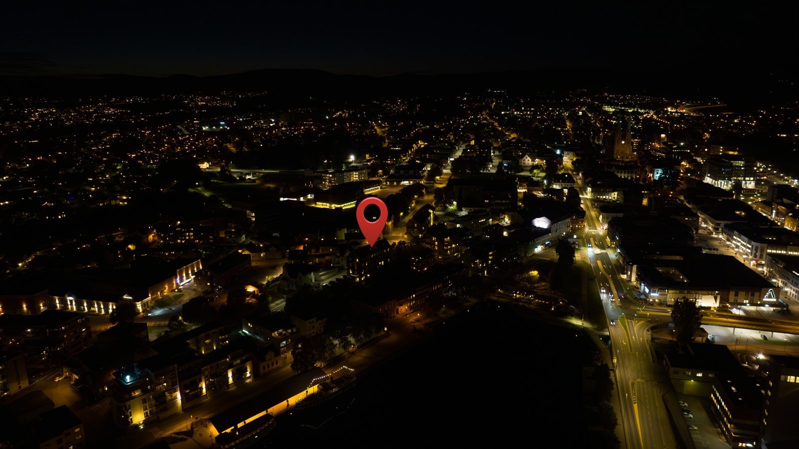 Drone nattbilde av sentrum Galleribilde