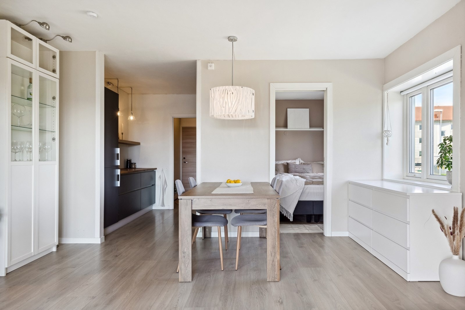 Leiligheten har en fin beliggenhet i 2. etasje. Galleribilde