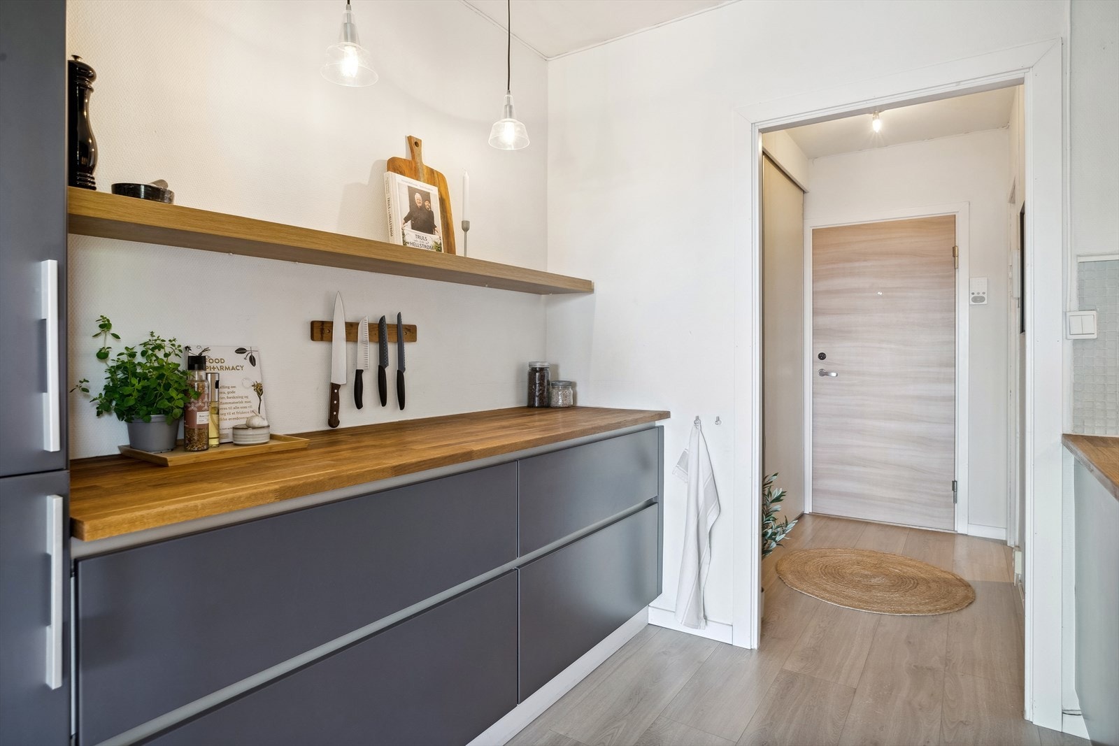 I entré får du direkte adkomst til bad. Galleribilde