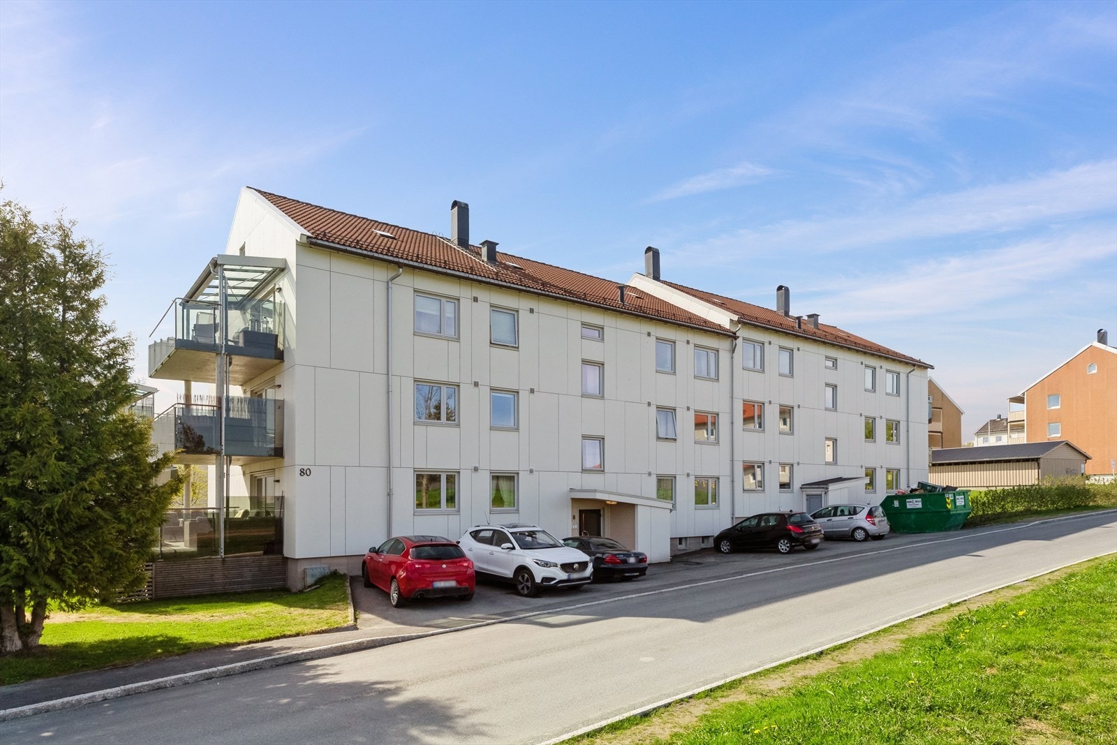 Borettslaget utførte i 2018 en flott oppgradering med blant annet nye fasader og balkonger. Galleribilde