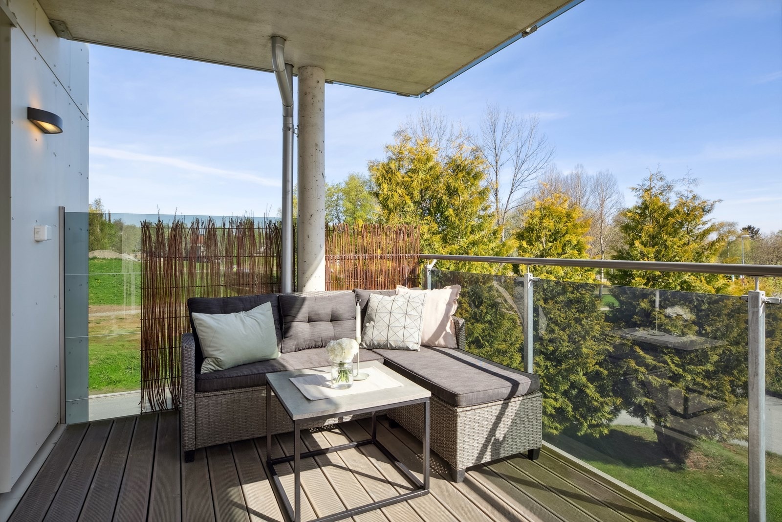 Balkong på 12,5 kvm med fine utsiktsforhold. Galleribilde