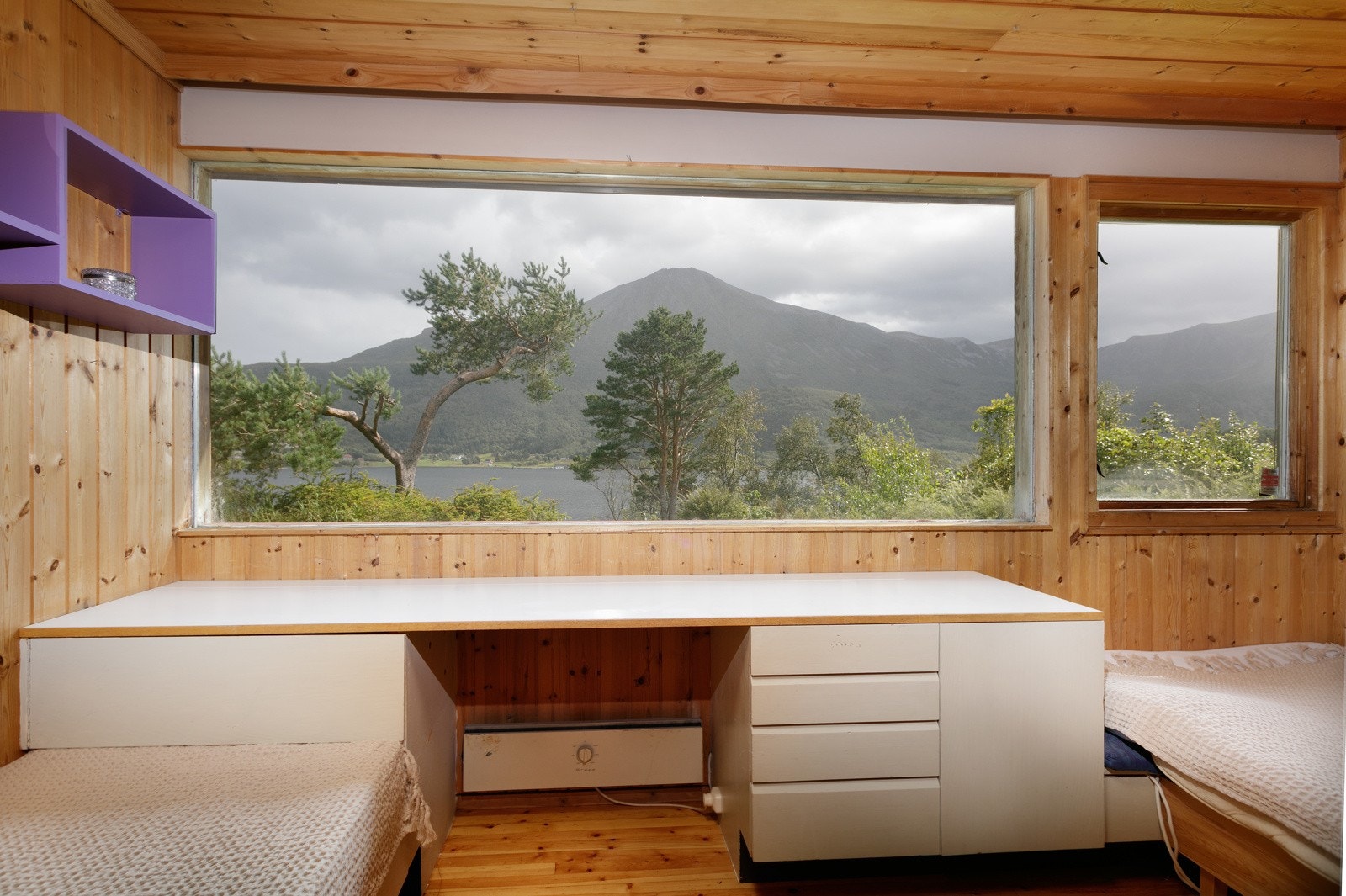 Her har man utsikt til det legendariske Hellandshornet, altså en eiendom med utsikt til både fjord og fjell Galleribilde