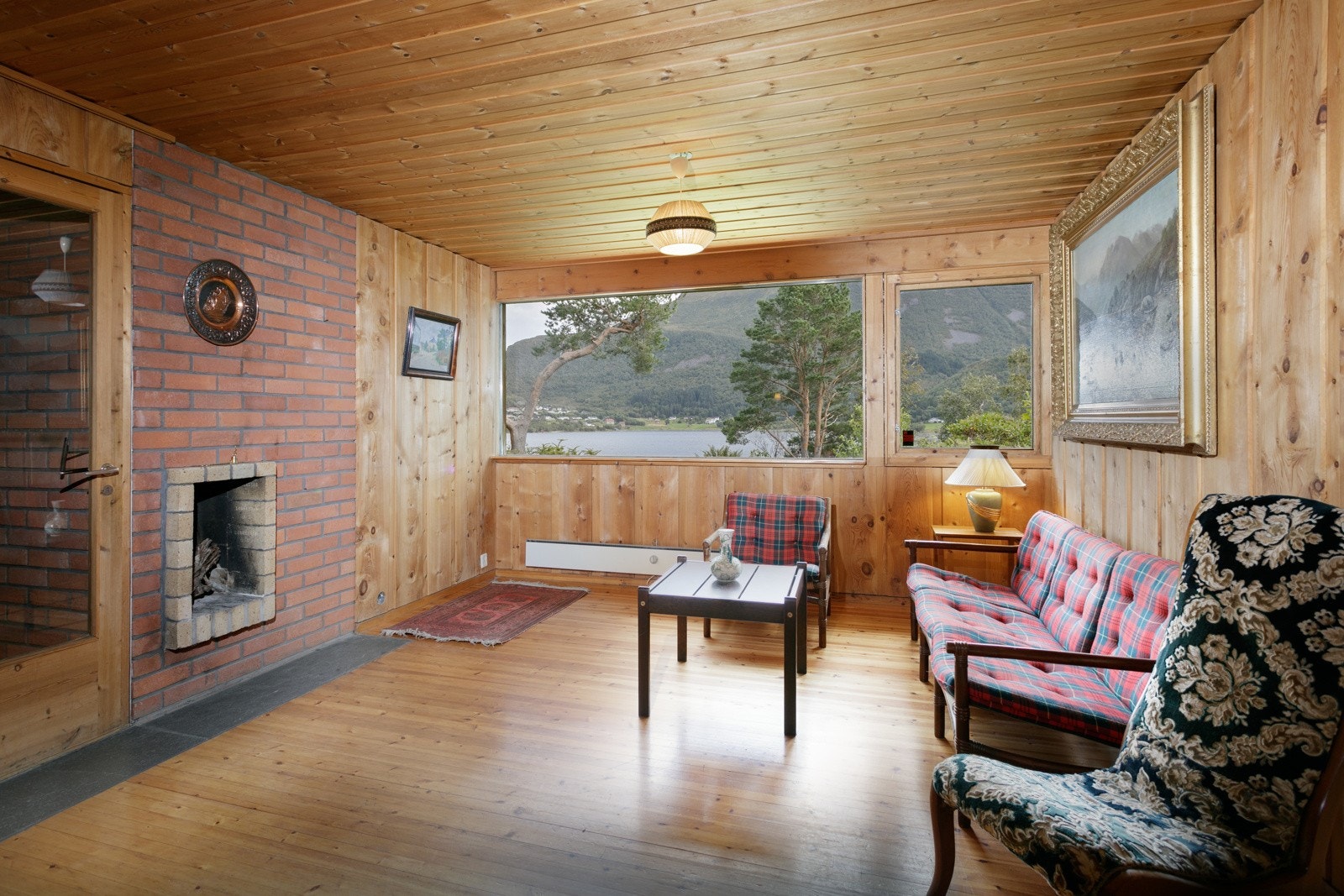 Godt utnyttet areal i underetasjen med en koselig kjellerstue Galleribilde