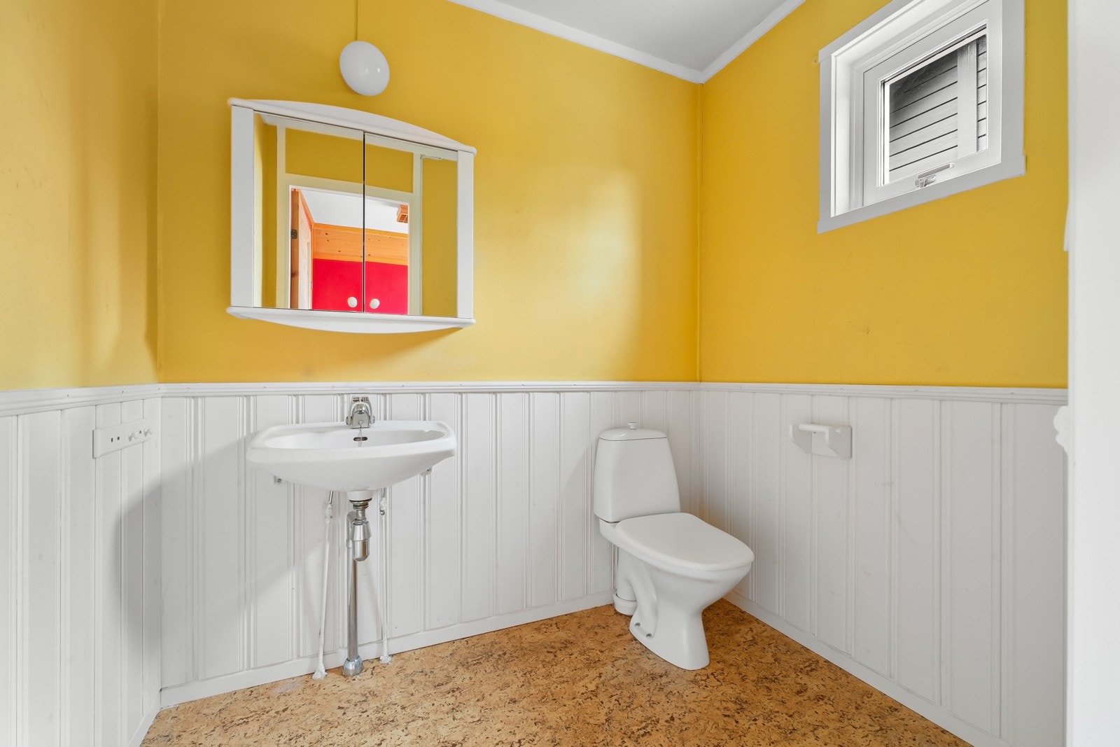 Separat wc-rom i tilknytning til entre. Galleribilde