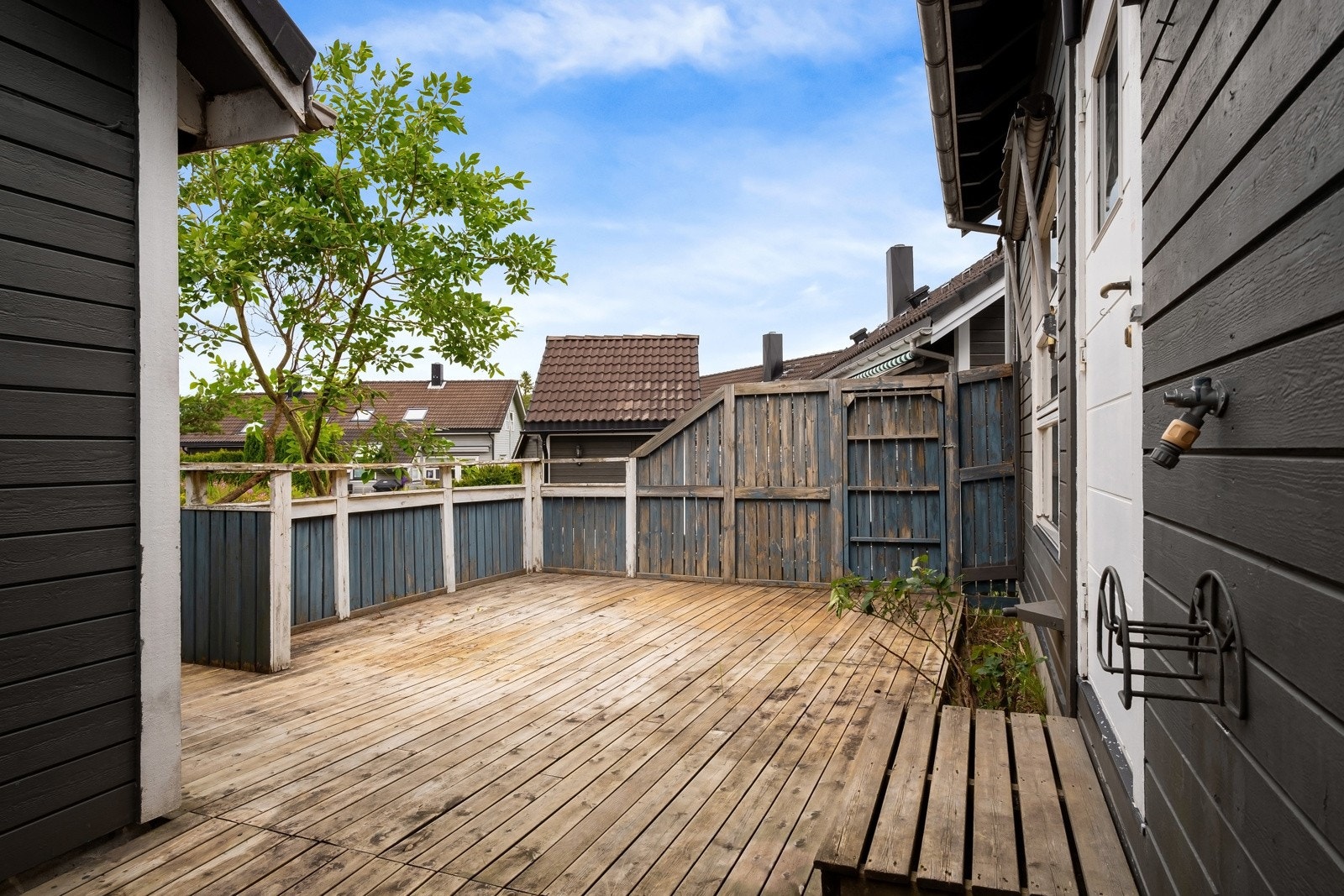 På terrassen kan man nyte late dager og sene kvelder i hyggelige omgivelser. Galleribilde