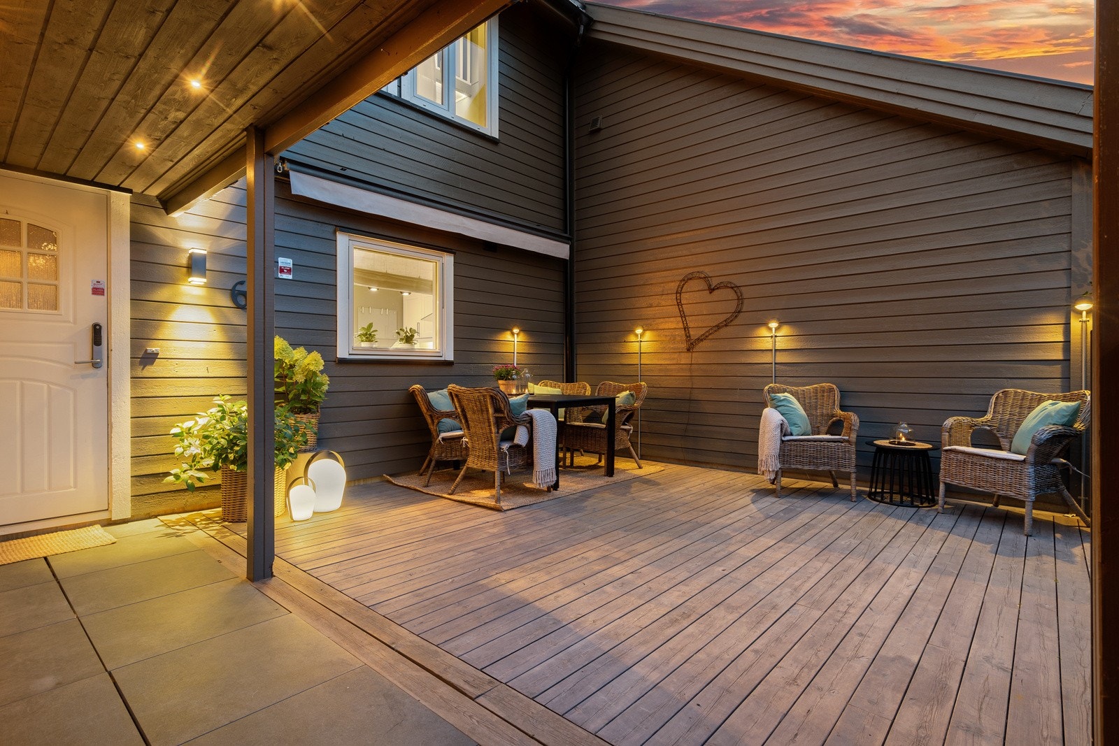 Utgang fra entré til sørvendt platting på 31 kvm. Galleribilde