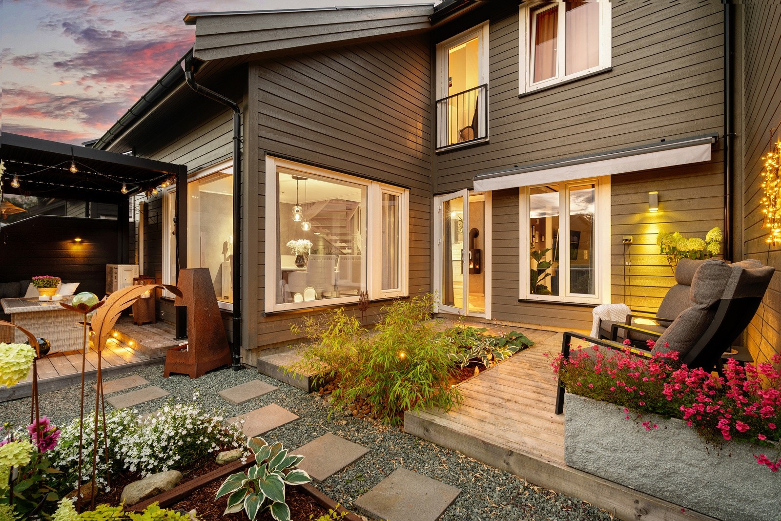 Her har man fantastiske uteområder som er pent opparbeidet med planter, lys og platting. Galleribilde