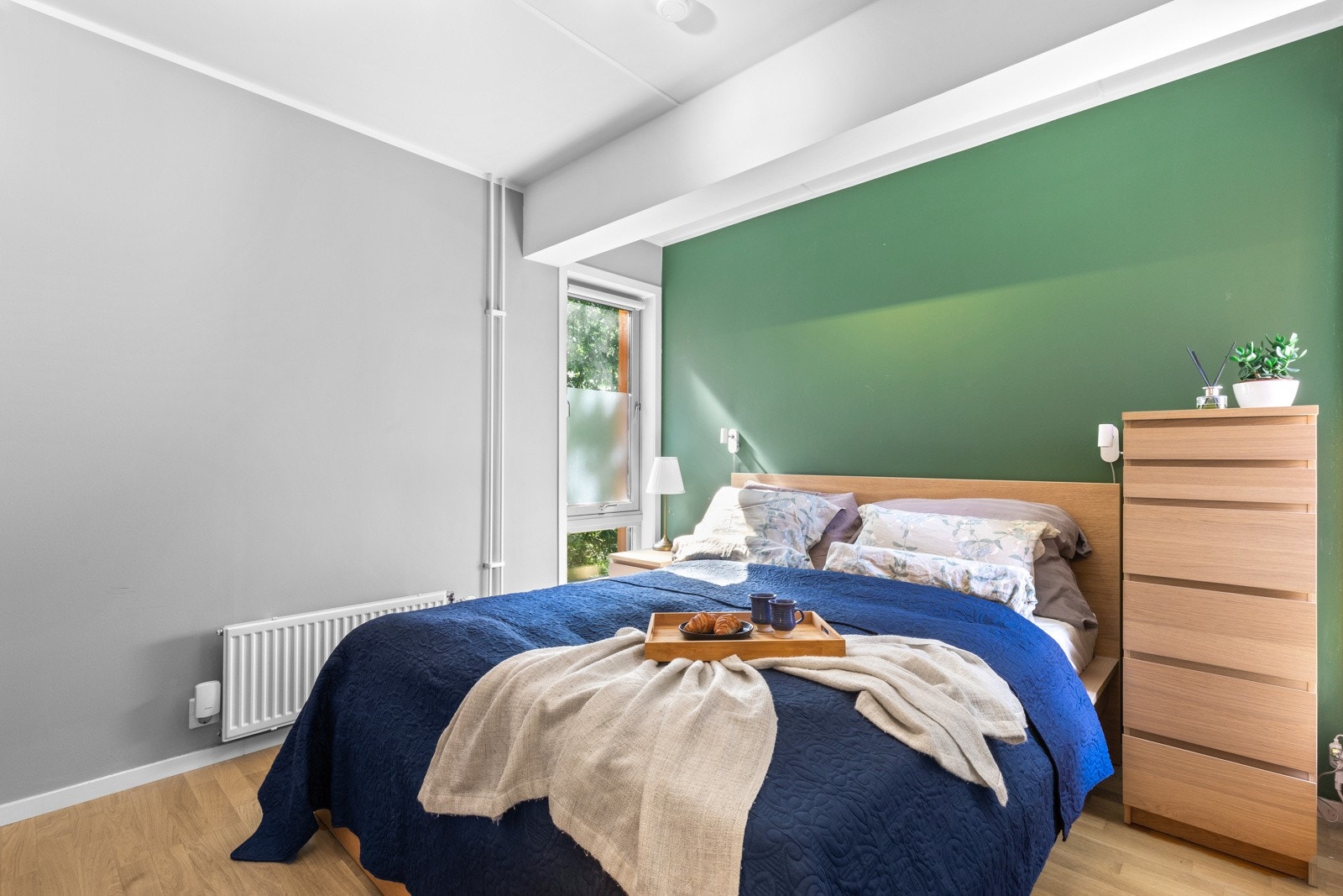 To av rommene fikk ny parkett i 2017, og samme år ble det montert skyvedørsgarderobe på hovedsoverommet. Galleribilde