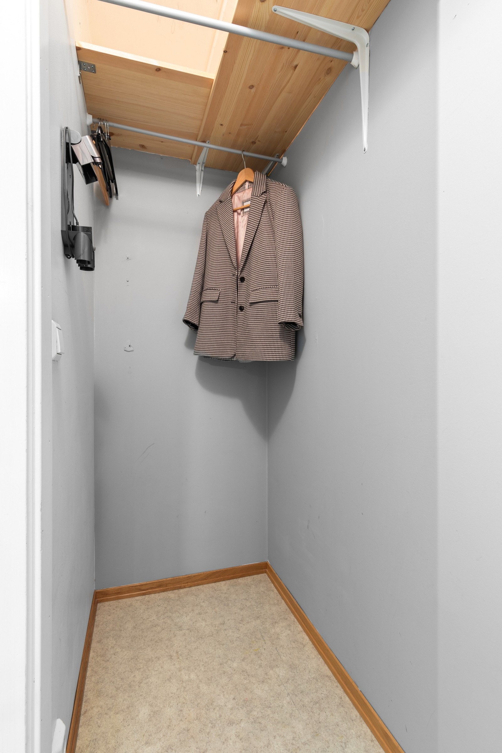 Godt med ekstra plass i walk-in garderoben. Galleribilde