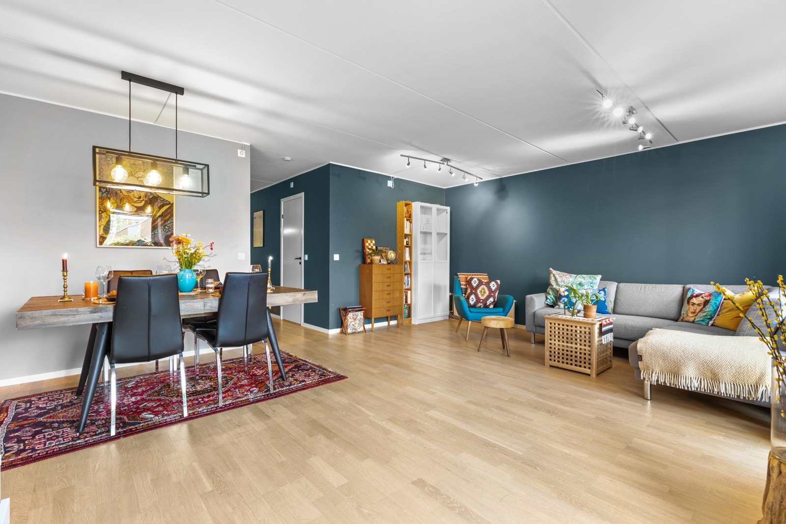 Leiligheten har en gjennomgående planløsning og god standard. Galleribilde